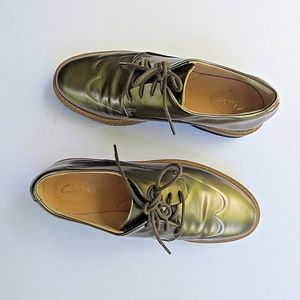 (FINAL) CLARKS  METALLIC OXFORD- LIKE NEW
